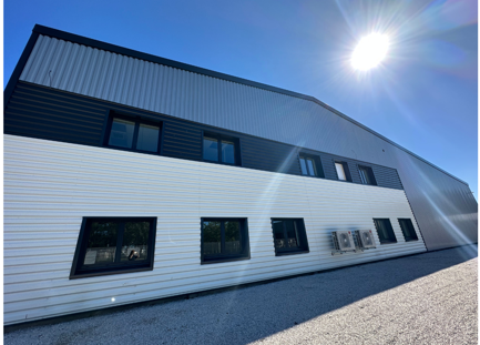 Fenêtres aluminium noires fabriquées et posées par Antomatic