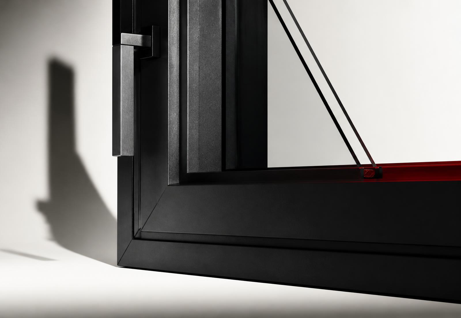 Finition noire d’une menuiserie aluminium sur mesure